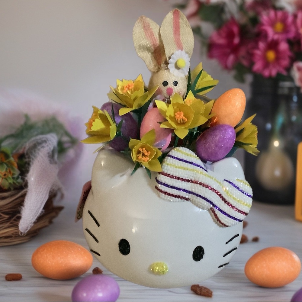Hello Kitty Easter Egg Holder